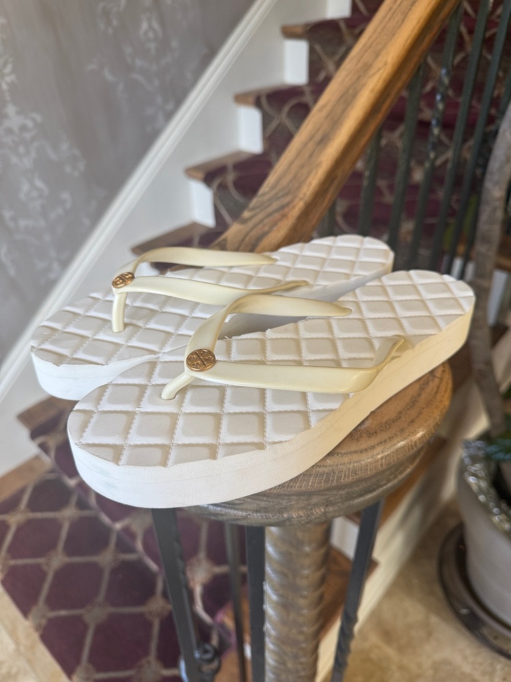 TORY BURCH ladies, white platform sandals excellent condition size 9. - Picture 3 of 12